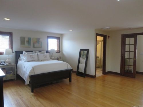 206 Milbank Ave, Greenwich CT 06830-6617 exterior