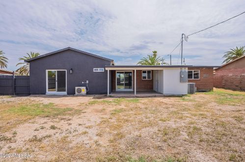 6520 Calle Herculo, Tucson AZ  85710-5620 exterior