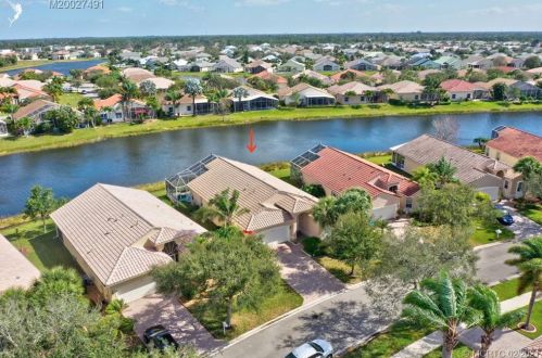 332 Shoreline Cir, Fort Pierce FL 34986-2913 exterior