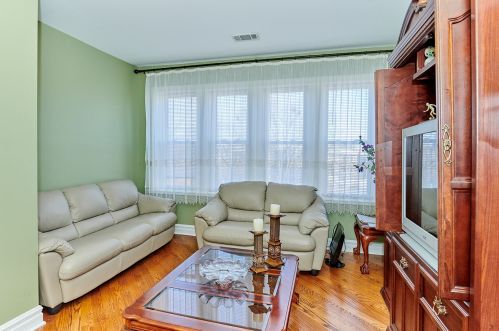 6309 Albany Ave, Chicago, IL 60629-2727