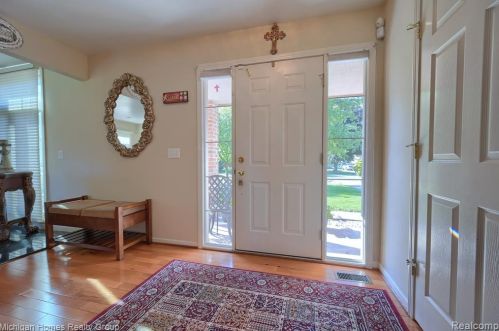 8410 Golf Lane Dr, Commerce Township MI  48382-3491 exterior