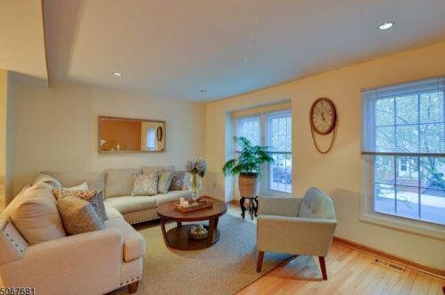 78 Tiffany Blvd, Newark NJ 07104-2425 exterior