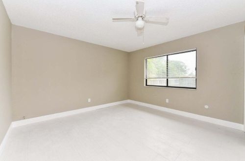 565 Thornhill Dr, Fort Pierce FL  34983-3853 exterior