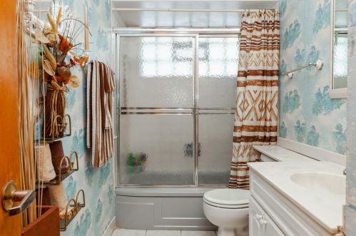 4062 67, Milwaukee WI 53214-1743 exterior