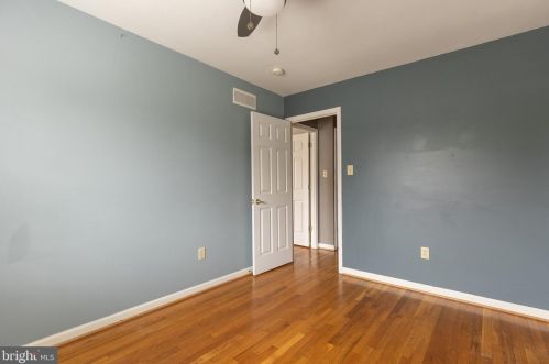 136 Dunsinane Dr, New Castle DE 19720-2323 exterior