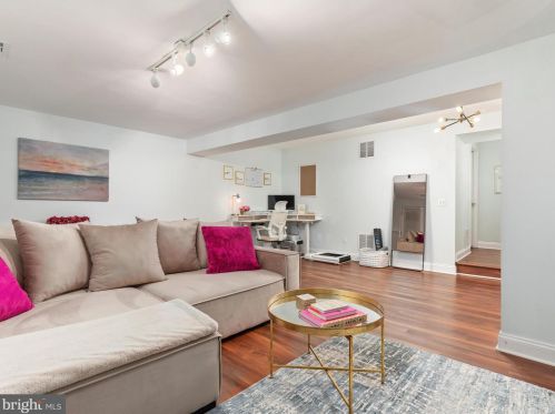 6070 Alexander Ave, Alexandria VA  22310-4382 exterior