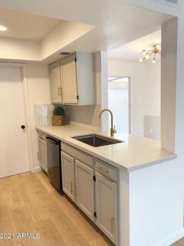 3004 46 St, Phoenix AZ 85008-2436 exterior