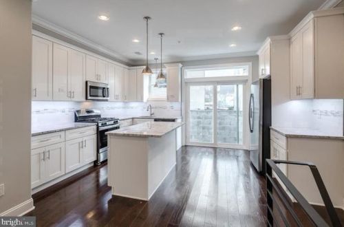 2328 Collins St, Philadelphia, PA 19125-2004