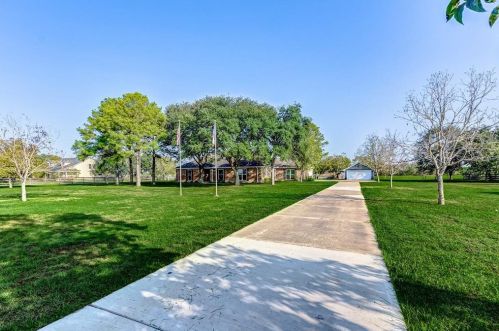 32730 Rogers Rd, Fulshear TX 77441-6326 exterior