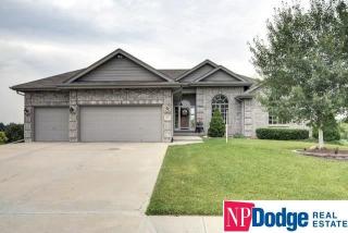 101 Longwood Dr, Omaha, NE 68133-3381