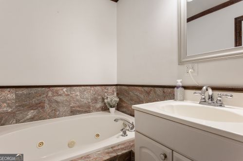 719 Hamilton Ave, Atlanta GA 30344-4144 exterior