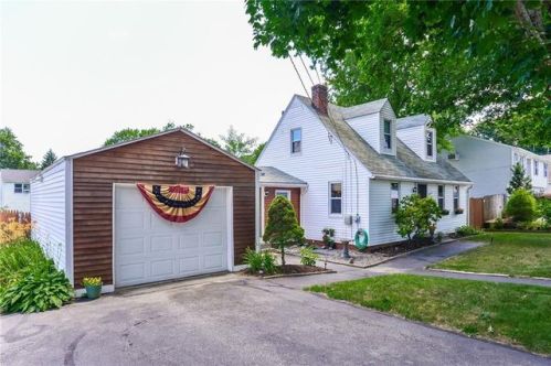 48 Auburn Ave, Providence, RI 02919-3823