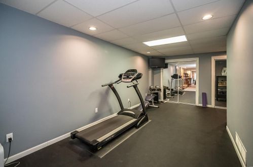 11070 Rambling Oaks Dr, Saint Louis MO 63128-2036 exterior