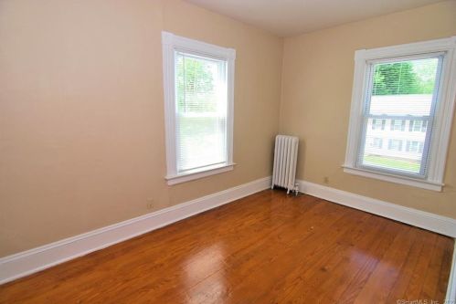 81 Lincoln St, Enfield CT exterior