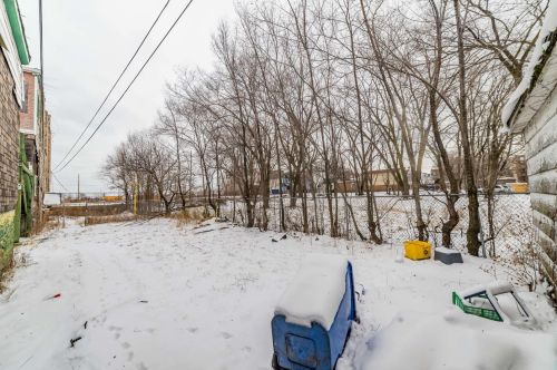 9002 Mackinaw Ave, Chicago IL 60617-4437 exterior