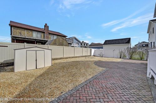 19 New Jersey Ave, Lavallette NJ 08735-2528 exterior