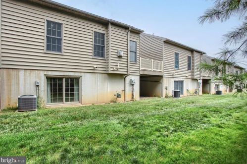 43 Midway Farms Ln, Lancaster PA 17602-2671 exterior