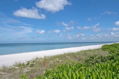 30 Casa Mar Ln, Naples FL 34103-3685 exterior