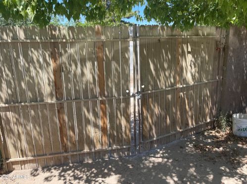 2628 47 Dr, Phoenix AZ 85031-2004 exterior