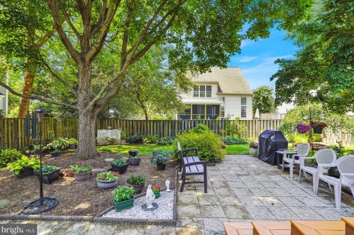 803 Catoctin Cir, Leesburg VA 20176-4951 exterior