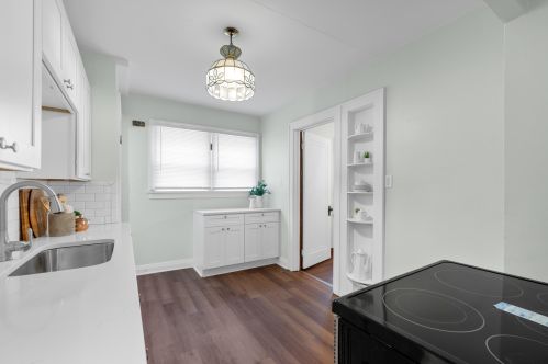 2823 Oriole Dr, Milwaukee, WI 53209-4237