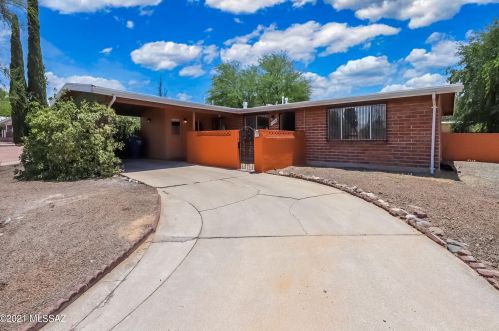 8940 Pine Valley Dr, Tucson, AZ 85710-7952