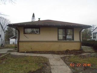 5951 71st St, Milwaukee, WI 53218-1821