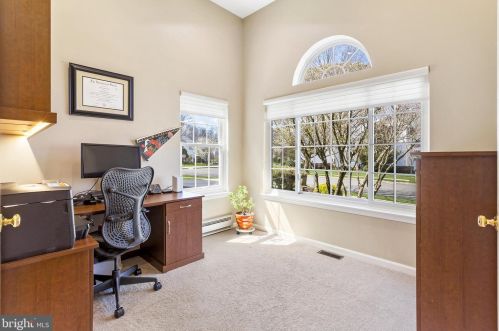 39 York Dr, Princeton NJ 08540-7946 exterior