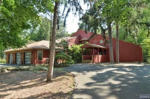 262 Saddle River Rd, Upper Saddle River NJ  07458-2607 exterior