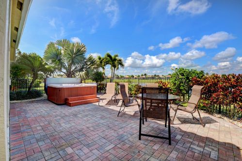 6947 Southport Dr, Boynton Beach FL 33472-6901 exterior