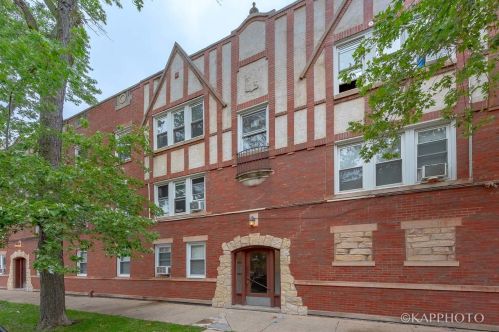 5202 Schubert Ave, Chicago, IL 60639-1509