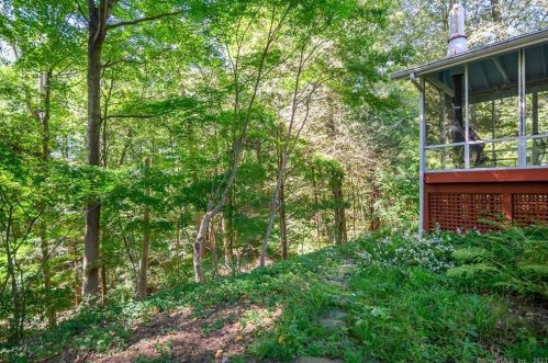 5 Huckleberry Dr, Norwalk CT 06850-1703 exterior