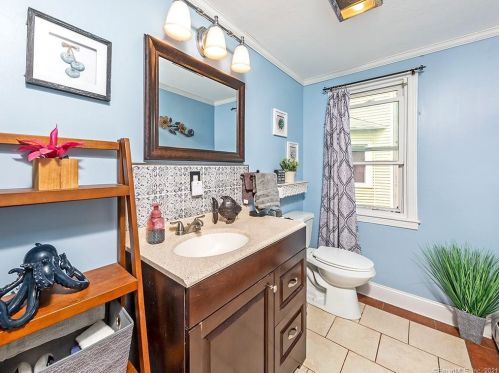 5 Commonwealth Ave, New Britain CT  06053-2913 exterior