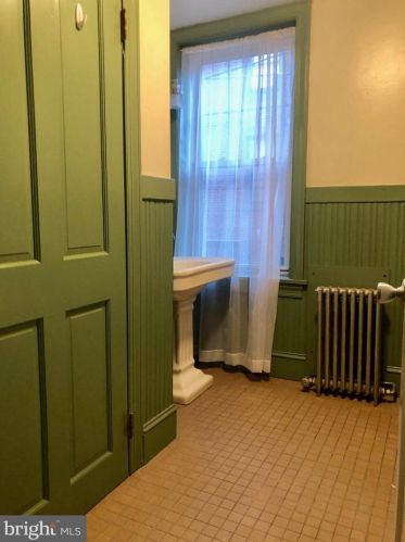 1030 6 St, Philadelphia PA 19140-3327 exterior