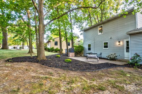 1202 Sprucebrook Dr, Kalamazoo MI 49048-5814 exterior