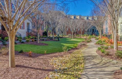 6448 Chariot St, Atlanta GA 30328-4298 exterior