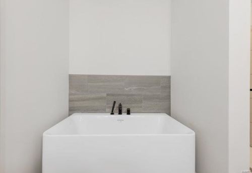 2867 Indiana Ave, Saint Louis MO 63118-2506 exterior