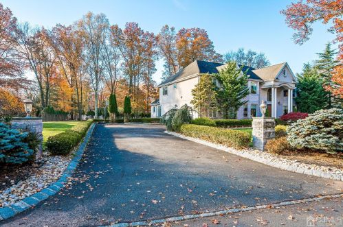 21 Southfield Rd, Edison, NJ 08820-3141