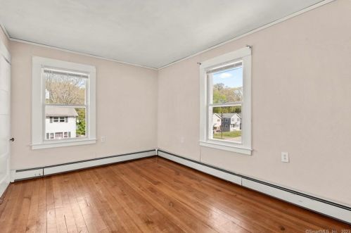 46 Glenwood St, Manchester CT  06040-6142 exterior