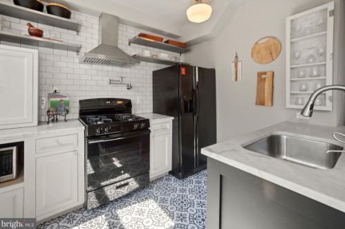 1933 Smt Pl, Washington DC 20002-1353 exterior