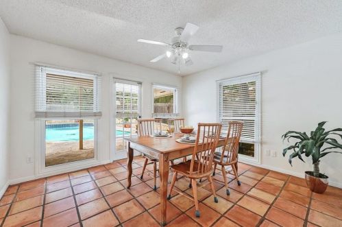 1501 Breezeknoll Cir, Austin TX exterior