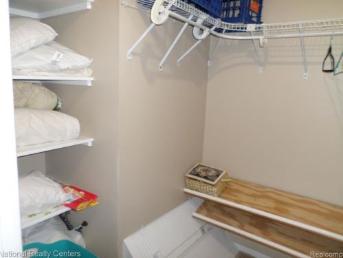 39733 Vlg Wood Ln, Novi MI 48375-4554 exterior