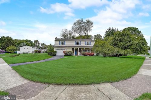 405 Hidden Valley Rd, Chester, PA 19014-2517