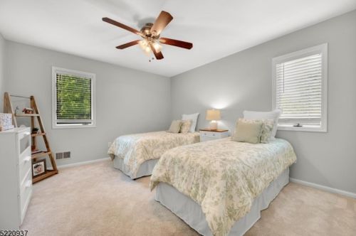 11 Deborah Dr, Morristown NJ 07960-3640 exterior