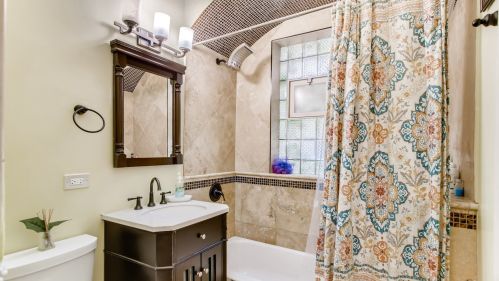 6046 Menard Ave, Chicago IL  60646-3919 exterior