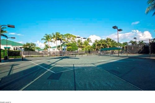 425 Cove Tower Dr, Naples FL 34110-6084 exterior