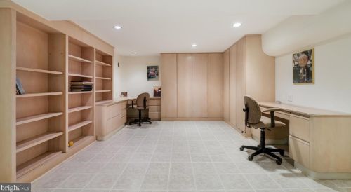 868 Broadmoor Rd, Huntingdon Valley PA 19006-2803 exterior