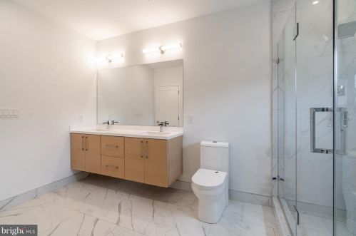 2005 Kater St, Philadelphia PA 19147-1817 exterior