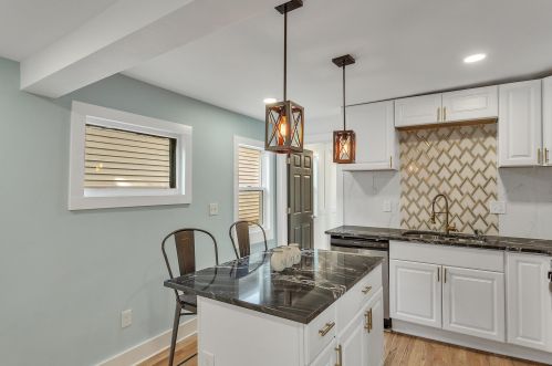 1812 Thomas Ave, Milwaukee WI  53211-4358 exterior