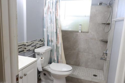 4633 31 Ave, Naples FL 34116-8225 exterior